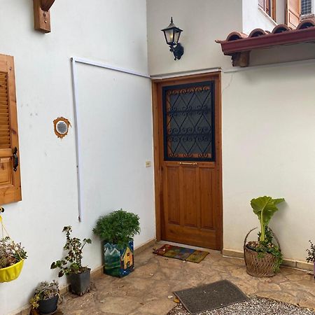 Cottage House With Incredible View Τράπεζα Εξωτερικό φωτογραφία