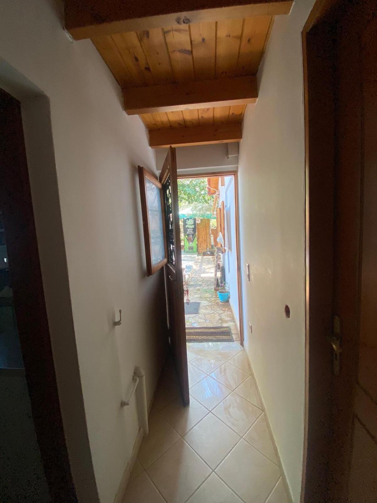 Cottage House With Incredible View Τράπεζα Εξωτερικό φωτογραφία